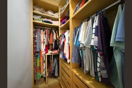 Casa à venda com 260m², 3 quartos e 3 vagas Casa à venda com 260m², 3 quartos e 3 vagasCloset suite