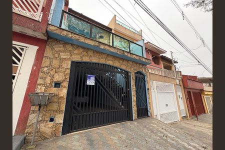 Casa à venda com 260m², 3 quartos e 3 vagas Casa à venda com 260m², 3 quartos e 3 vagasFachada