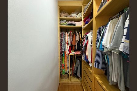 Casa à venda com 260m², 3 quartos e 3 vagas Casa à venda com 260m², 3 quartos e 3 vagasCloset suite