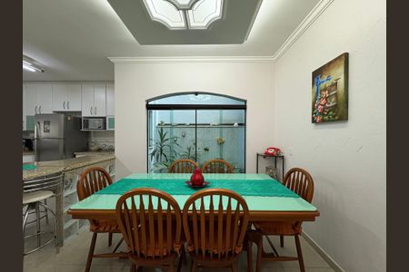 Casa à venda com 260m², 3 quartos e 3 vagas Casa à venda com 260m², 3 quartos e 3 vagasCozinha