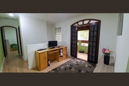 Casa à venda com 219m², 3 quartos e 2 vagasSala de TV