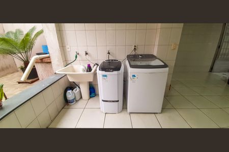 Casa à venda com 219m², 3 quartos e 2 vagasÁrea de Serviço