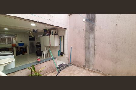 Casa à venda com 219m², 3 quartos e 2 vagasQuintal