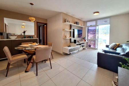 Sala de apartamento à venda com 3 quartos, 115m² em Itaipu, Niterói