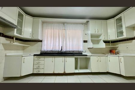 Casa para alugar com 145m², 3 quartos e 4 vagas Casa para alugar com 145m², 3 quartos e 4 vagasCozinha