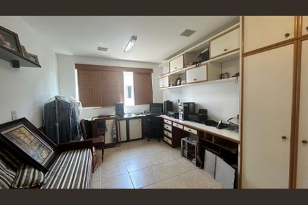 Casa à venda com 250m², 4 quartos e 2 vagasSuíte 1