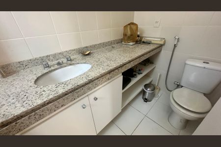 Casa à venda com 250m², 4 quartos e 2 vagasBanheiro da Suíte 1
