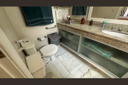 Casa à venda com 250m², 4 quartos e 2 vagasBanheiro da Suíte 4