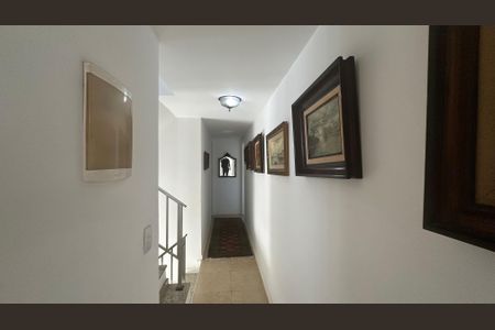 Casa à venda com 250m², 4 quartos e 2 vagasCorredor