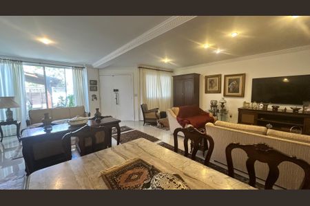 Casa à venda com 250m², 4 quartos e 2 vagasSala