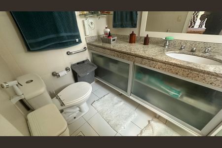 Casa à venda com 250m², 4 quartos e 2 vagasBanheiro da Suíte 4