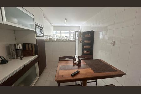 Casa à venda com 250m², 4 quartos e 2 vagasCozinha