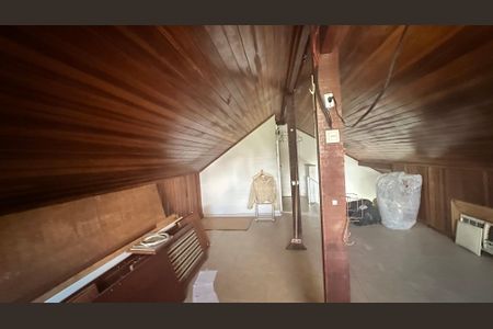 Casa à venda com 250m², 4 quartos e 2 vagasSótão