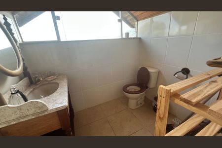 Casa à venda com 250m², 4 quartos e 2 vagasBanheiro sótão