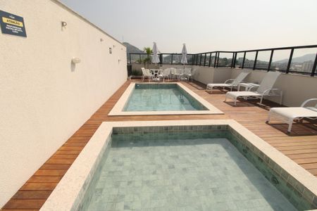 Apartamento à venda com 33m², 1 quarto e sem vagaÁrea comum - Piscina