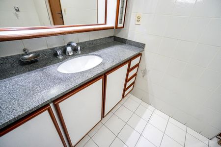 Apartamento à venda com 185m², 3 quartos e 2 vagasBanheiro da Suíte 3
