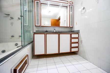 Apartamento à venda com 185m², 3 quartos e 2 vagasBanheiro da Suíte 3