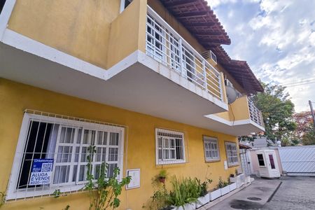 Casa à venda com 110m², 3 quartos e 2 vagas Casa à venda com 110m², 3 quartos e 2 vagasFachada com placa