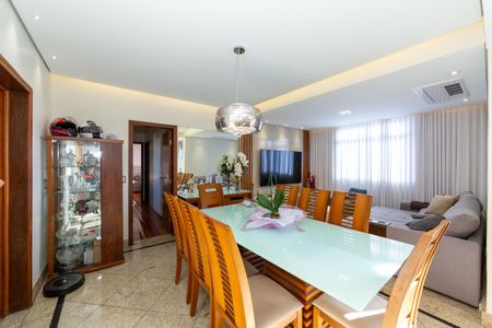 Apartamento à venda com 130m², 3 quartos e 2 vagas Apartamento à venda com 130m², 3 quartos e 2 vagasSala