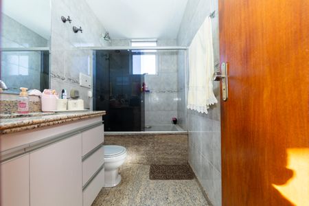 Apartamento à venda com 130m², 3 quartos e 2 vagas Apartamento à venda com 130m², 3 quartos e 2 vagasBanheiro 2