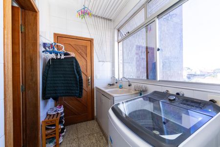 Apartamento à venda com 130m², 3 quartos e 2 vagas Apartamento à venda com 130m², 3 quartos e 2 vagasÁrea de Serviço