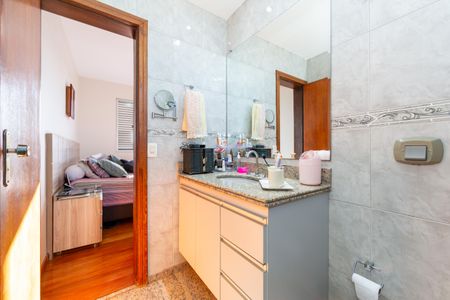 Apartamento à venda com 130m², 3 quartos e 2 vagas Apartamento à venda com 130m², 3 quartos e 2 vagasBanheiro 2