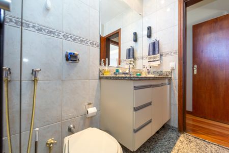 Apartamento à venda com 130m², 3 quartos e 2 vagas Apartamento à venda com 130m², 3 quartos e 2 vagasBanheiro 1