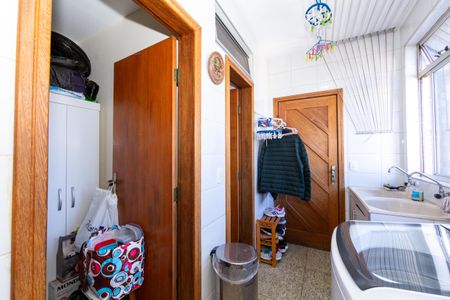 Apartamento à venda com 130m², 3 quartos e 2 vagas Apartamento à venda com 130m², 3 quartos e 2 vagasÁrea de Serviço