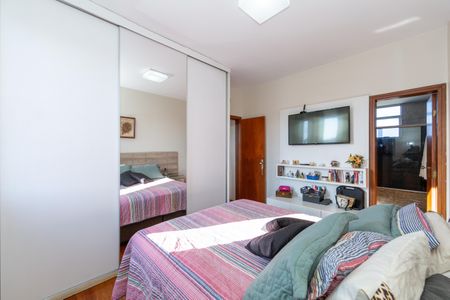 Apartamento à venda com 130m², 3 quartos e 2 vagas Apartamento à venda com 130m², 3 quartos e 2 vagasQuarto 2