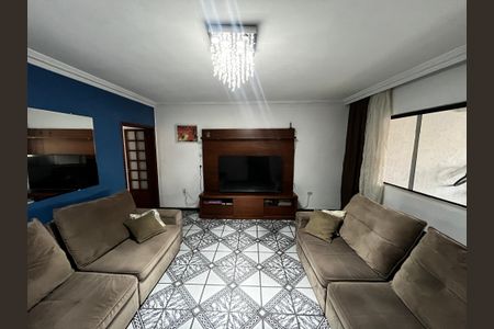 Casa à venda com 147m², 4 quartos e 2 vagasSala