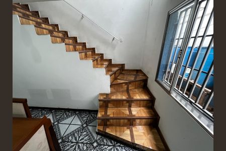 Casa à venda com 147m², 4 quartos e 2 vagasEscada