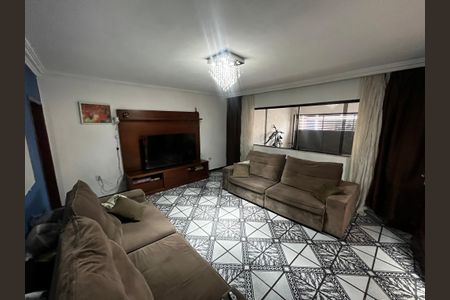 Casa à venda com 147m², 4 quartos e 2 vagasSala