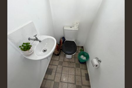 Casa à venda com 147m², 4 quartos e 2 vagasBanheiro da Área gourmet