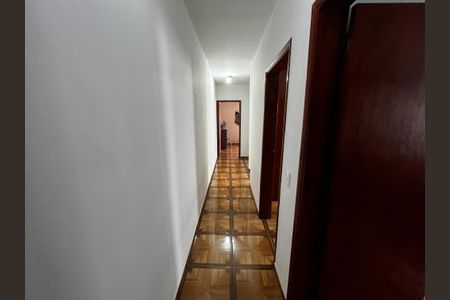 Casa à venda com 147m², 4 quartos e 2 vagasCorredor