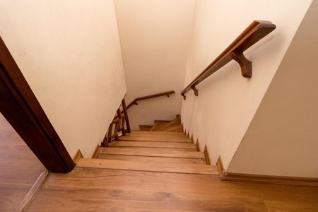 Casa à venda com 150m², 3 quartos e 2 vagasEscada de acesso