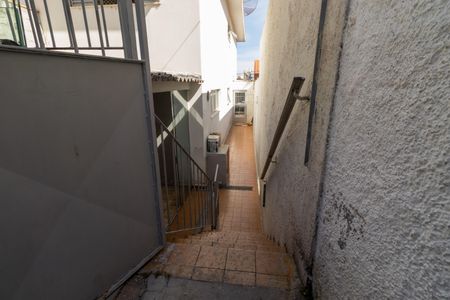 Casa à venda com 150m², 3 quartos e 2 vagasEscada de acesso