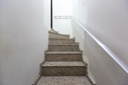 Casa de condomínio à venda com 74m², 3 quartos e 1 vaga Casa de condomínio à venda com 74m², 3 quartos e 1 vagaEscada