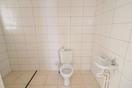 Banheiro de apartamento à venda com 2 quartos, 47m² em Quitaúna, Osasco