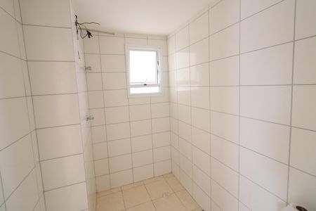 Banheiro de apartamento à venda com 2 quartos, 47m² em Quitaúna, Osasco