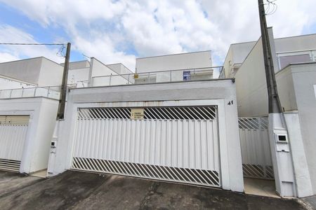 Casa para alugar com 170m², 3 quartos e 2 vagasFachada