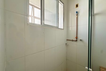 Banheiro de kitnet/studio para alugar com 1 quarto, 22m² em Humaitá, Rio de Janeiro