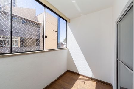 Apartamento para alugar com 52m², 2 quartos e 1 vaga Apartamento para alugar com 52m², 2 quartos e 1 vagaVaranda