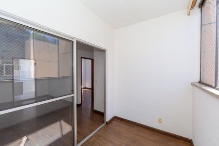 Apartamento para alugar com 52m², 2 quartos e 1 vaga Apartamento para alugar com 52m², 2 quartos e 1 vagaVaranda