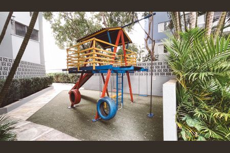 Apartamento à venda com 95m², 4 quartos e 2 vagasÁrea comum - Playground