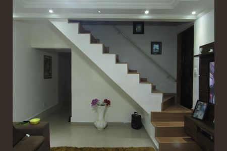 Casa à venda com 220m², 3 quartos e 2 vagasSala