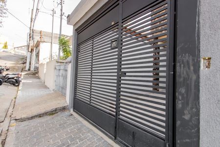 Casa à venda com 115m², 3 quartos e 2 vagas Casa à venda com 115m², 3 quartos e 2 vagasFachada