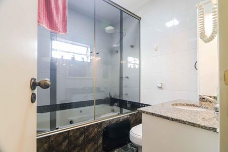 Casa à venda com 182m², 3 quartos e 3 vagas Casa à venda com 182m², 3 quartos e 3 vagas Banheiro /Suíte