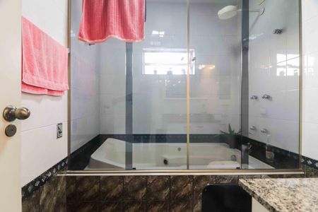 Casa à venda com 182m², 3 quartos e 3 vagas Casa à venda com 182m², 3 quartos e 3 vagas Banheiro /Suíte