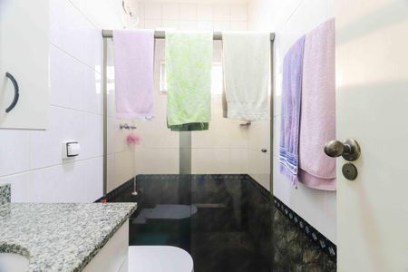 Casa à venda com 182m², 3 quartos e 3 vagas Casa à venda com 182m², 3 quartos e 3 vagasBanheiro Social