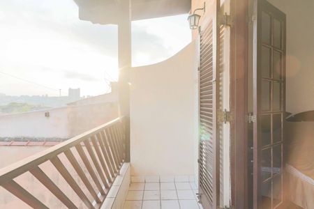 Casa à venda com 182m², 3 quartos e 3 vagas Casa à venda com 182m², 3 quartos e 3 vagasSuíte/Sacada